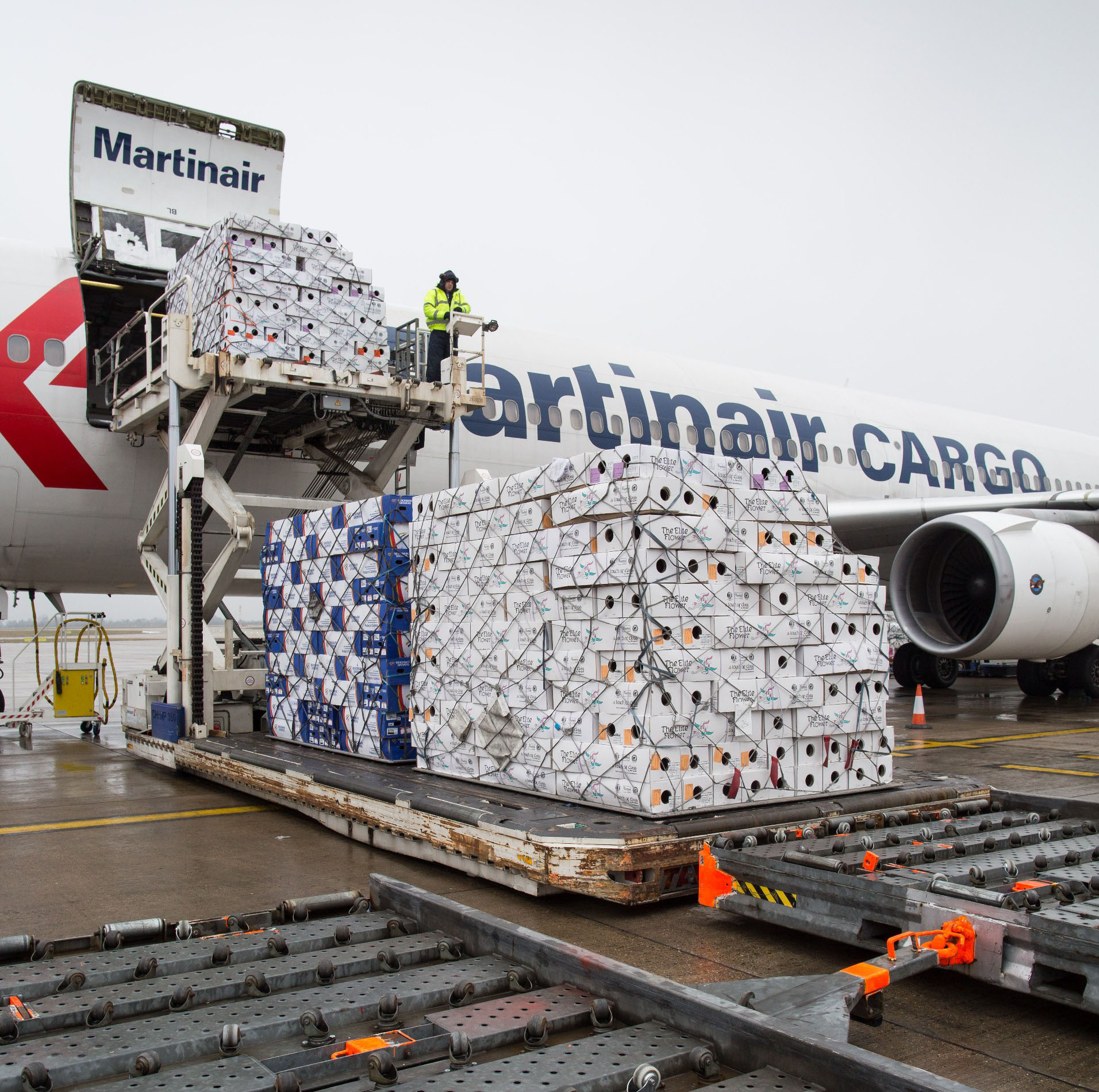 Martinair_stansted_flowers